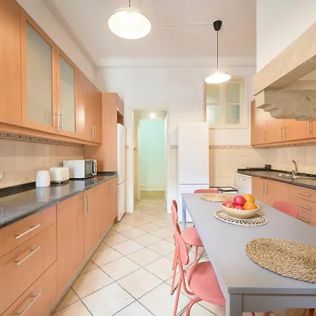 Amazing Coliving In Marques De Pombal Konukevi Lisboa